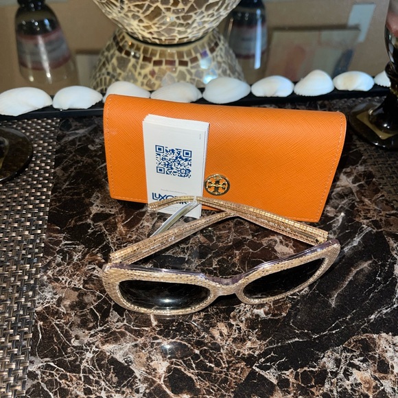 NWT Tory Burch, women sunglasses with case - Picture 7 of 9